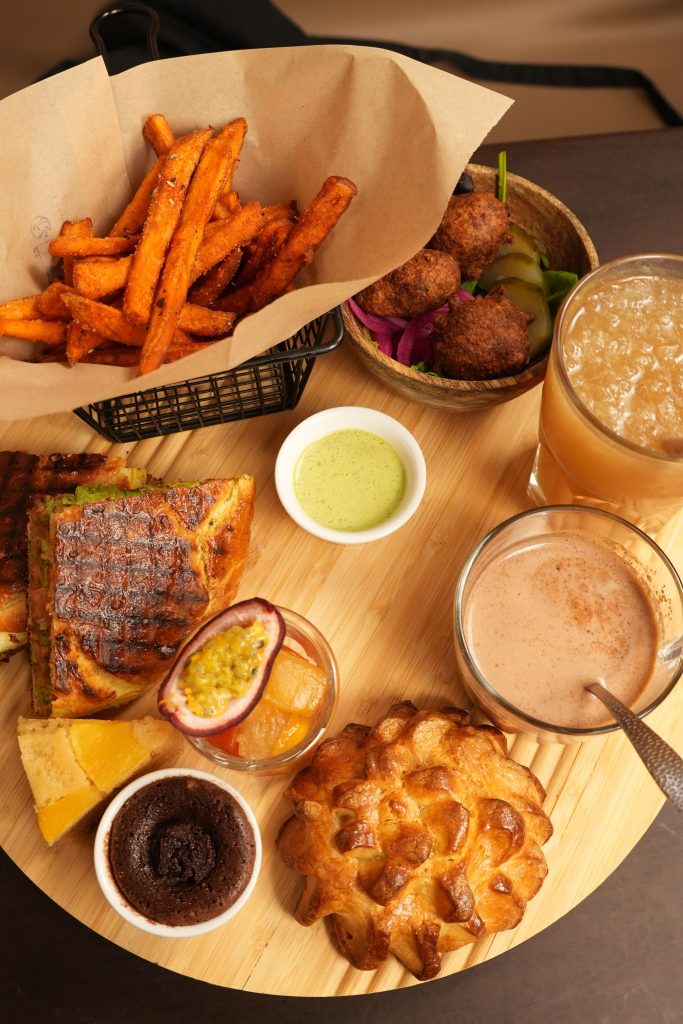 Brunch antillais La Caraïbéenne à Villeurbanne — plats salés et sucrés tous les jours